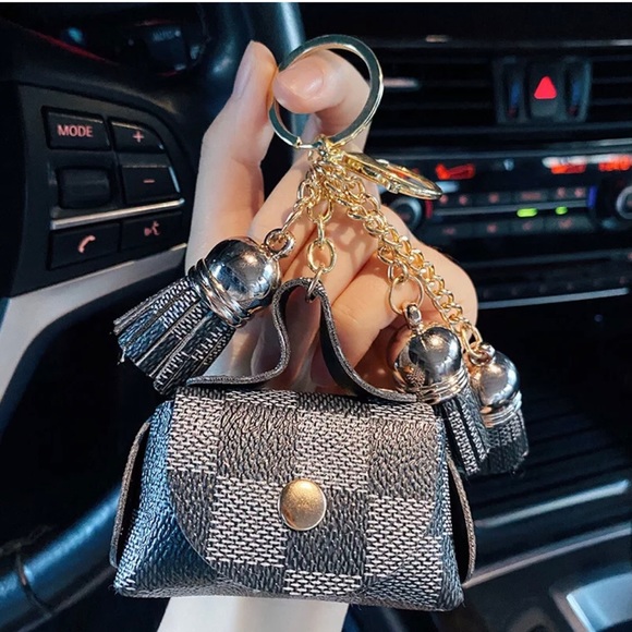 Multi use Keychains - Picture 5 of 8